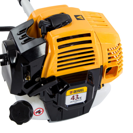 Триммер бензиновый DR-43S, 43 см3, разъемная штанга, состоит из 2 частей Denzel цена