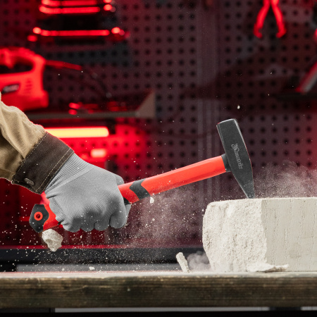 Молоток слесарный, 600 г, фибергласовая обрезиненная рукоятка Matrix