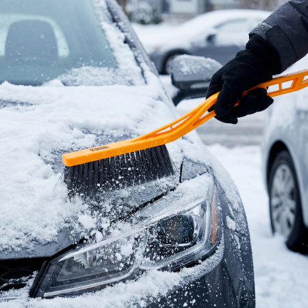 Щетка-сметка со скребком 590 мм Denzel цена