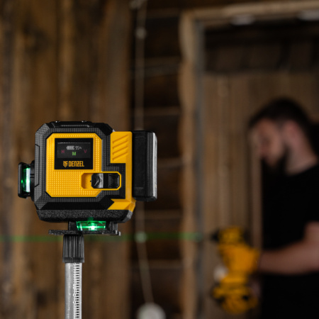 Лазерный уровень мультипризменный DLV-360-3C, 30 м, зеленый луч, Li-Ion 2,4 Aч, кейс// Denzel цена