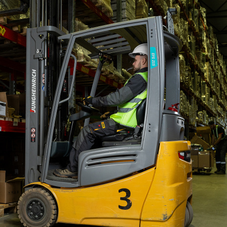 Каска защитная ударопрочная, ABS/PC, плавная регулировка, модель «Форвард» (К-05)белая Denzel цена