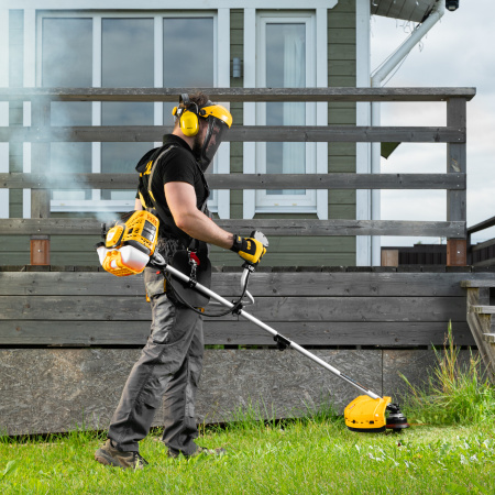 Триммер бензиновый DTL-33S, 33 см3, разъемная штанга, состоит из 2 частей Denzel цена