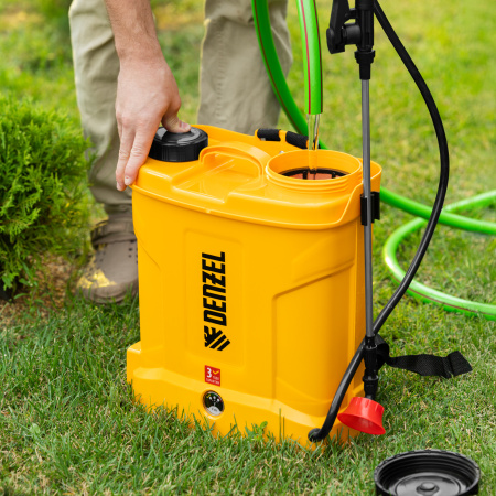 Опрыскиватель ранцевый аккумуляторный DP-10LA, 10 л, 12 В, 8 Ач Denzel цена