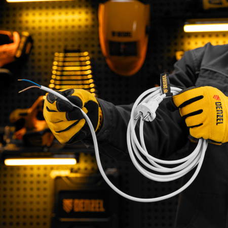 Шнур сетевой Energy Series, ПВС, 3 м, 2 x 1 мм, с неразборной вилкой, белый, Denzel цена