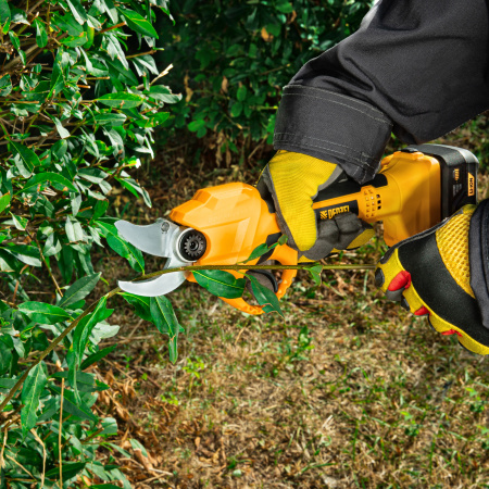 Секатор аккумуляторный CP-30,  18В Li-Ion Denzel цена