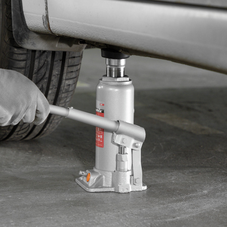 Домкрат гидравлический бутылочный, 6 т, h подъема 216-413 мм, в пластиковом кейсе Matrix цена