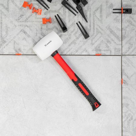 Киянка резиновая, 450 г, белая резина, фибергласовая рукоятка Matrix