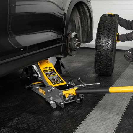 Домкрат гидравлический подкатной, 3 т, 75-500 мм, быстрый подъем, низкий подхват, проф. Denzel цена