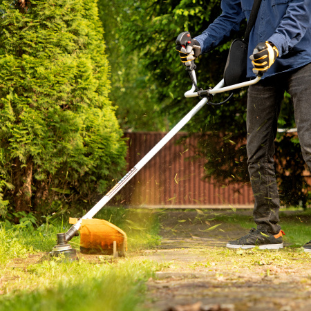 Триммер бензиновый DTL-43, 43 см3, неразъемная штанга, состоит из 2 частей Denzel цена