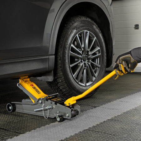 Домкрат гидравлический подкатной с фиксатором, 2,5 т, 85-385 мм Denzel цена