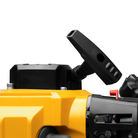 Триммер бензиновый DTS-52S, 52 см3, разъемная штанга, состоит из 2 частей Denzel цена