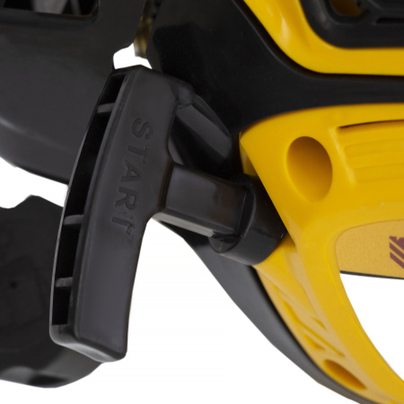 Триммер бензиновый DTL-52, 52 см3, неразъемная штанга, состоит из 2 частей Denzel цена