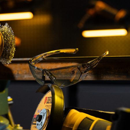 Очки защитные открытые, поликарбонатные, дымчатая линза Denzel цена