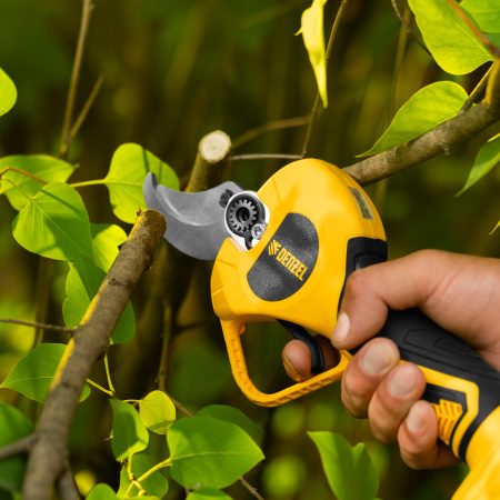 Секатор аккумуляторный, бесщет., CP-40BL, Li-Ion, 20 В, лезвия SK5 Denzel цена