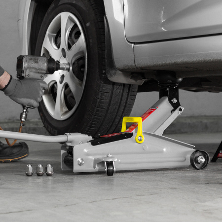 Домкрат гидравлический подкатной, 2 т, высота подъема 135-355 мм Matrix цена