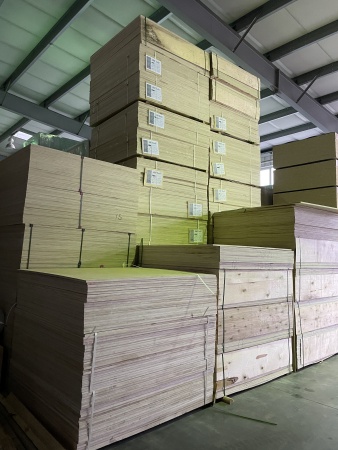 Фанера ФК шлифованная 18 мм 1525х1525 сорт 4/4