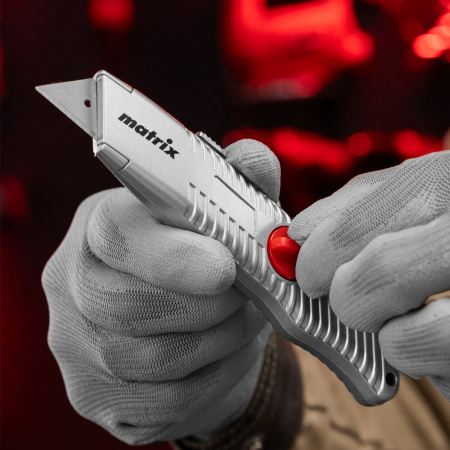 Нож, 19 мм, выдвижное трапециевидное лезвие, металлический корпус Matrix