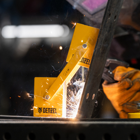 Фиксатор магнитный регулируемый для сварочных работ усилие 50 LB Denzel