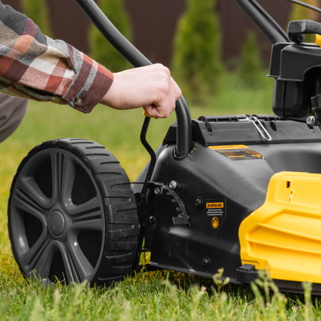 Газонокосилка бензиновая GLD-460SP, 146 куб.см, ширина 46 см, привод 7 уровней, травосборник 50 л Denzel цена