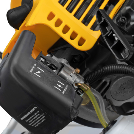 Триммер бензиновый DT-43E, 43 см3, неразъемная штанга, электростартер, состоит из 2 частей Denzel цена