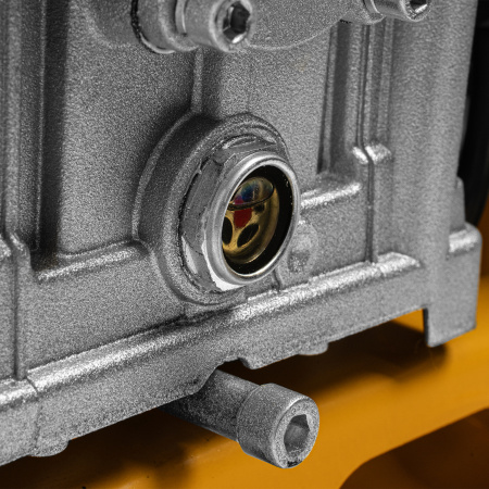 Компрессор воздушный рем. привод BCI 2200/100, 2,2 кВт, 100 литров, 420 л/мин Denzel