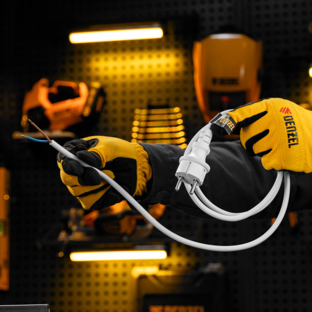 Шнур сетевой Energy Series, ПВС, 1,5 м, 2 x 1,5 мм, с неразборной вилкой, белый, Denzel цена