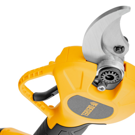 Секатор аккумуляторный, бесщет., CP-40BL, Li-Ion, 20 В, лезвия SK5 Denzel цена