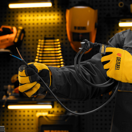 Шнур сетевой Energy Series, ПВС, 1,5 м, 2 x 1,5 мм, с неразборной вилкой, черный, Denzel цена