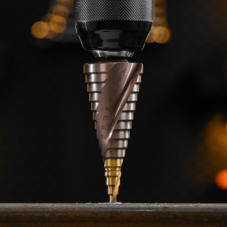 Сверло ступенчатое, 4-6-8-10-12-14-16-18-20-22-24-26-28-30-32 мм, Р6М5К5, 6-гр. хвостовик Denzel