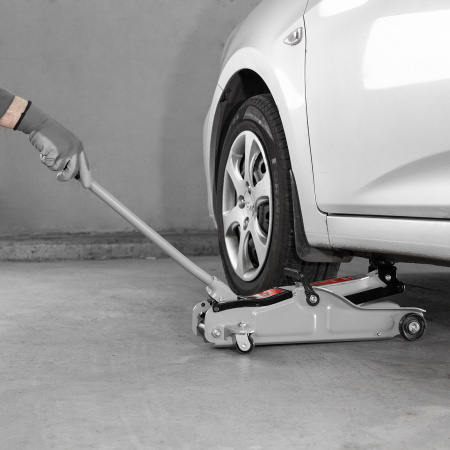 Домкрат гидравлический подкатной 2 т в пластиковом кейсе 85-330 мм. Low Profile Matrix цена