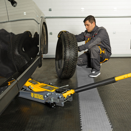 Домкрат гидравлический подкатной, 2/3 т, 98-770 мм, быстрый подъем, низ. подхват, проф, SUV Denzel цена