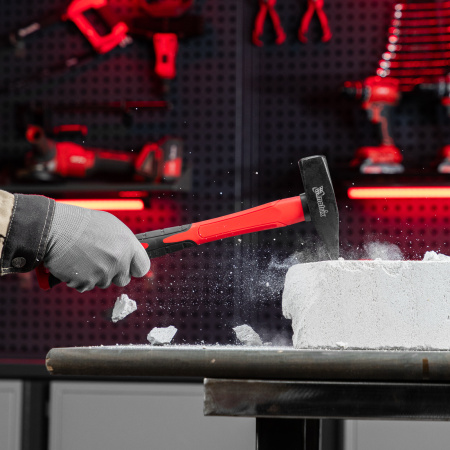 Молоток слесарный optimal, 800 г, фибергласовая обрезиненная рукоятка, квадратный боек Matrix