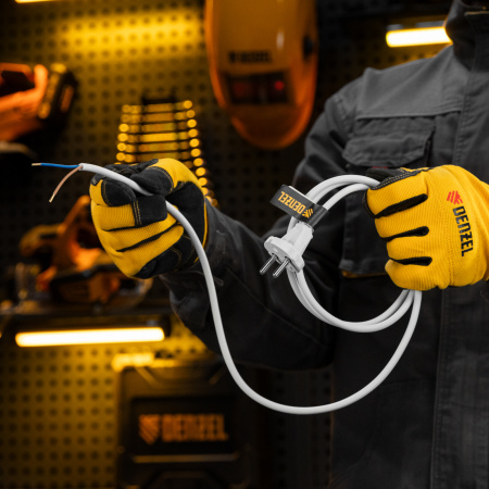 Шнур сетевой Energy Series, ПВС, 1,5 м, 2 x 1 мм, с неразборной вилкой, белый, Denzel цена