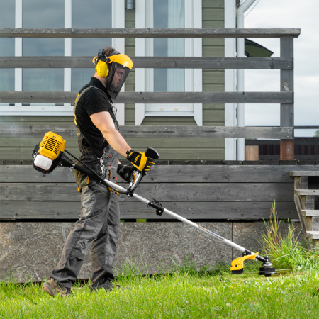 Триммер бензиновый DR-52S, 52 см3, разъемная штанга, состоит из 2 частей Denzel цена