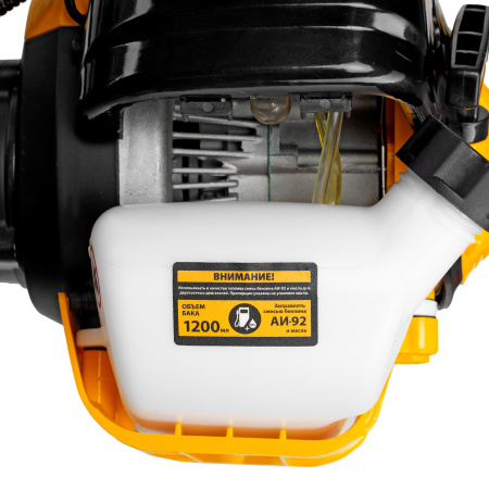 Триммер бензиновый DTL-52S, 52 см3, разъемная штанга, состоит из 2 частей Denzel цена