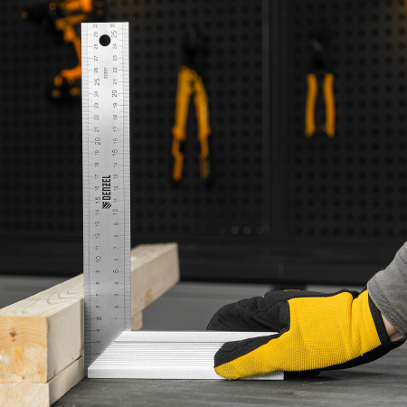 Угольник стальной 300 мм, нержавеющая сталь, градуировка, алюминиевое основание Denzel цена