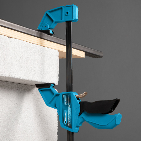 Струбцина реечная, быстрозажимная, пистолетного типа, пошаговый механизм, пластиковый корпус, 300 мм Gross цена