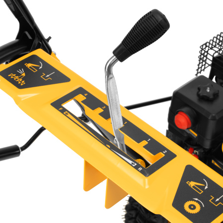 Бензиновая снегоуборочная машина SBM 610, 212 cc, ручной старт, фара Denzel