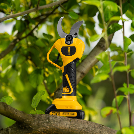 Секатор аккумуляторный, бесщет., CP-40BL, Li-Ion, 20 В, лезвия SK5 Denzel цена