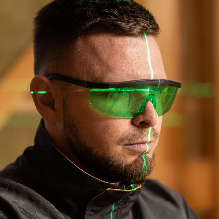 Лазерный уровень мультипризменный DLV 360-4T, 30 м, зеленый луч, Li-Ion 2,4 Aч, штатив// Denzel цена