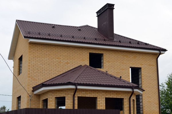 Металлочерепица Монтеррей 0.4 мм 1170х1180 мм коричневый RAL 8017