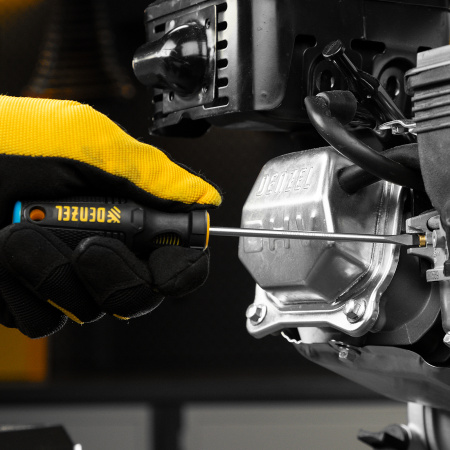 Отвертка, SL4х100 мм, S2, 3к рукоятка Denzel