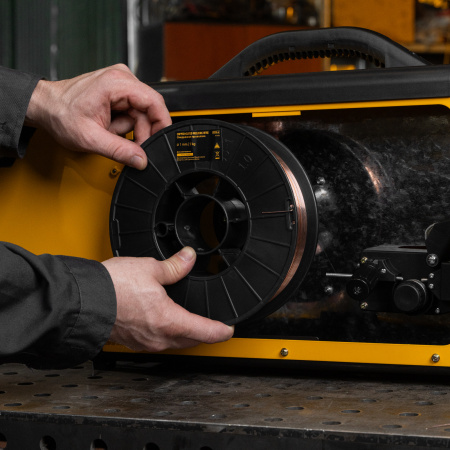 Омедненная проволока ER70S-6, диам. 1 мм, 5 кг, диам. катушки D200 Denzel