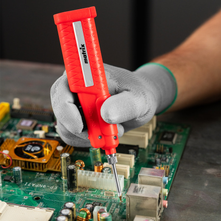 Паяльник беспроводной 4.5 В, 8 Вт, 350°С, припой 10 г, работа от элементов питания 3хАА Matrix цена