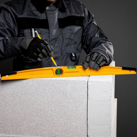 Уровень литой, 600 мм, 2 глазка, ударные площадки Denzel цена