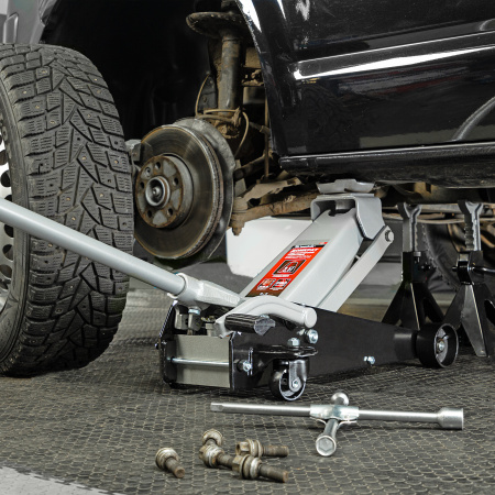 Домкрат гидравлический подкатной, 3.5 т, высота подъема 145-490 мм, с педалью Matrix цена