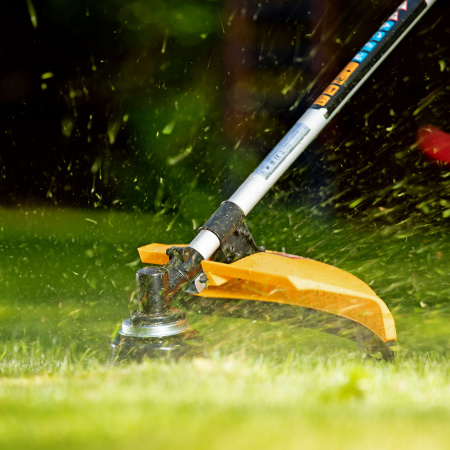 Триммер бензиновый DT 43S, 43 см3, 2.5 л. с, разъемная штанга, состоит из 2 частей Denzel цена