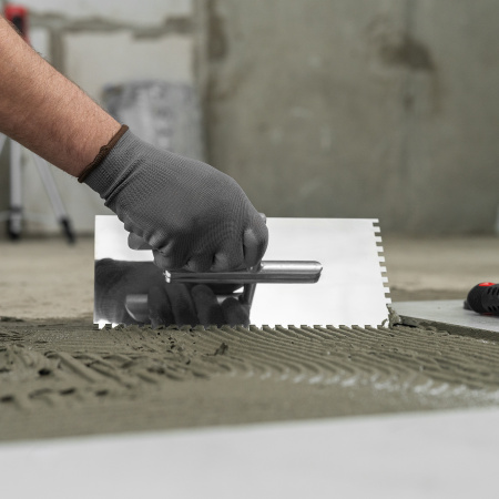 Гладилка из нержавеющей стали, 280 х 130 мм, деревянная ручка, зуб 6 х 6 мм Matrix цена