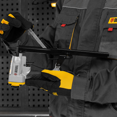 Степлер пневматический PS8016 для прямоугольных скоб 21GA от 6 до 16 мм Denzel цена