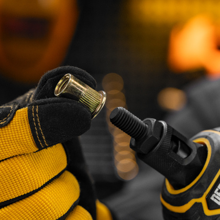 Заклепки резьбовые, стальные, оцинкованные, М10, пластиковый кейс, 35 шт. Denzel цена